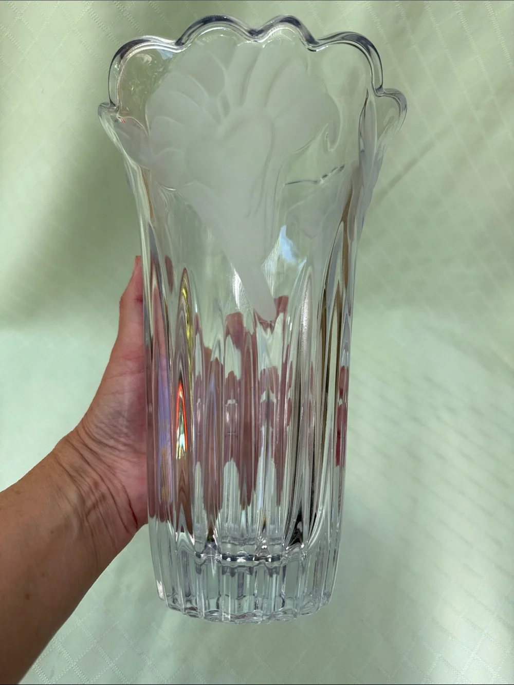 Vintage Crystal Decorative Vase - Elegant Scalloped Rim